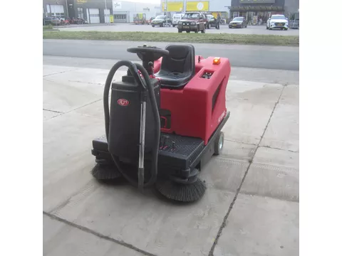 Overige Opzit veegmachine RCM Atom 3.E.