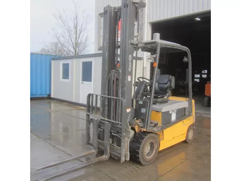 Nissan Heftruck, L30T elektrisch, triplomast, side shift.