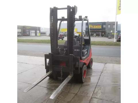 Linde Heftruck, H30, diesel, duplomast, side shift.